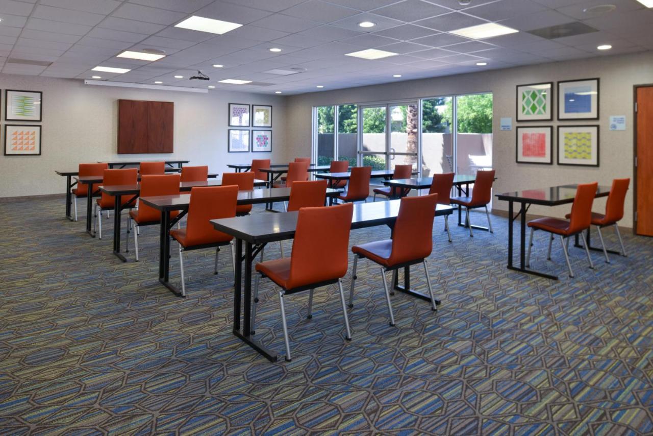 Holiday Inn Express Madera By Ihg Exterior foto